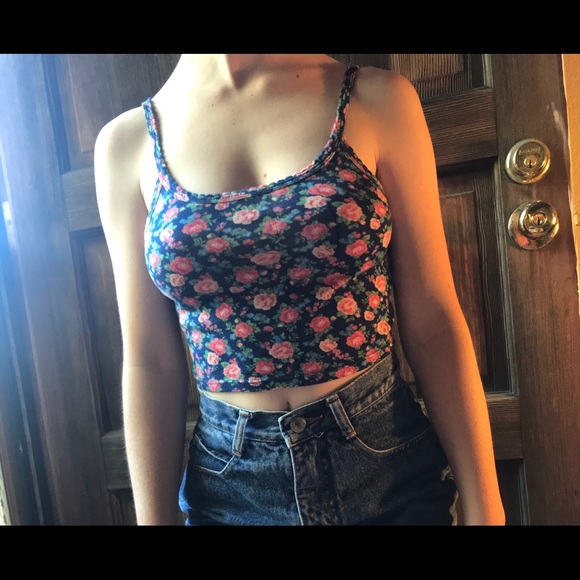 Floral Cropped Tank Top - Picture 2 of 4
